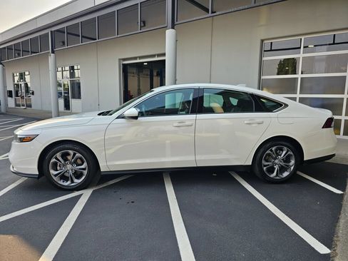 Used 2024 Honda Accord EX image 2