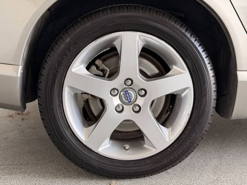 Used 2010 Volvo V70 FWD image 38