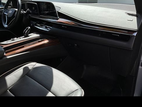 Used 2023 Cadillac Escalade ESV Premium Luxury w/ LPO, Radiant Package AWD/4WD image 10