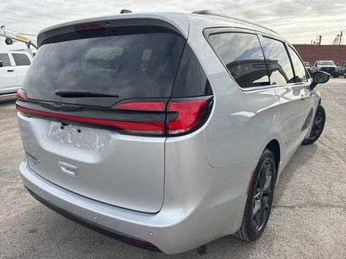 New 2026 Chrysler Pacifica Select w/ S Appearance Package FWD image 7
