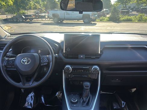 Used 2025 Toyota RAV4 LE AWD/4WD image 22