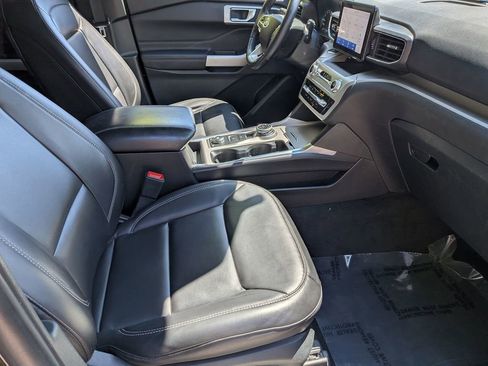 Used 2022 Ford Explorer XLT w/ Equipment Group 202A AWD/4WD image 35