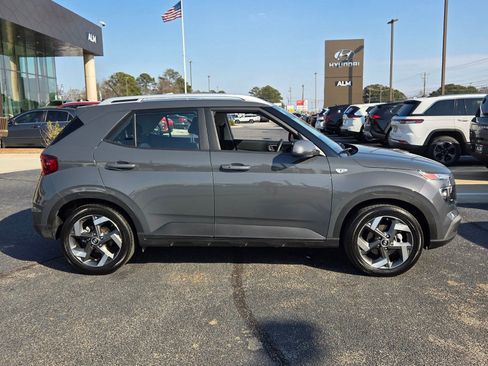 Used 2025 Hyundai Venue SEL image 13