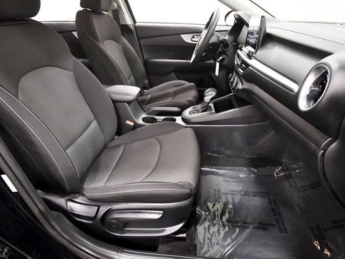 Certified 2024 Kia Forte LXS w/ LXS Technology Package image 17