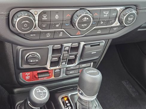 New 2026 Jeep Gladiator Mojave image 22