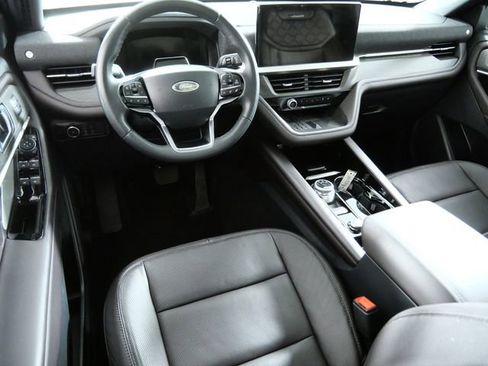 Used 2025 Ford Explorer Platinum w/ Ultimate Package AWD/4WD image 4