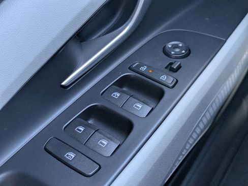 Certified 2025 Hyundai Elantra Limited FWD image 25