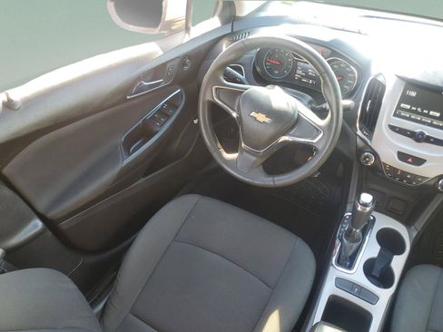 Used 2018 Chevrolet Cruze LS FWD image 11