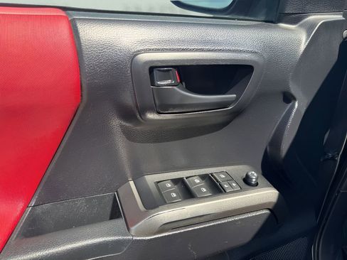 Used 2020 Toyota Tacoma SR5 RWD image 22