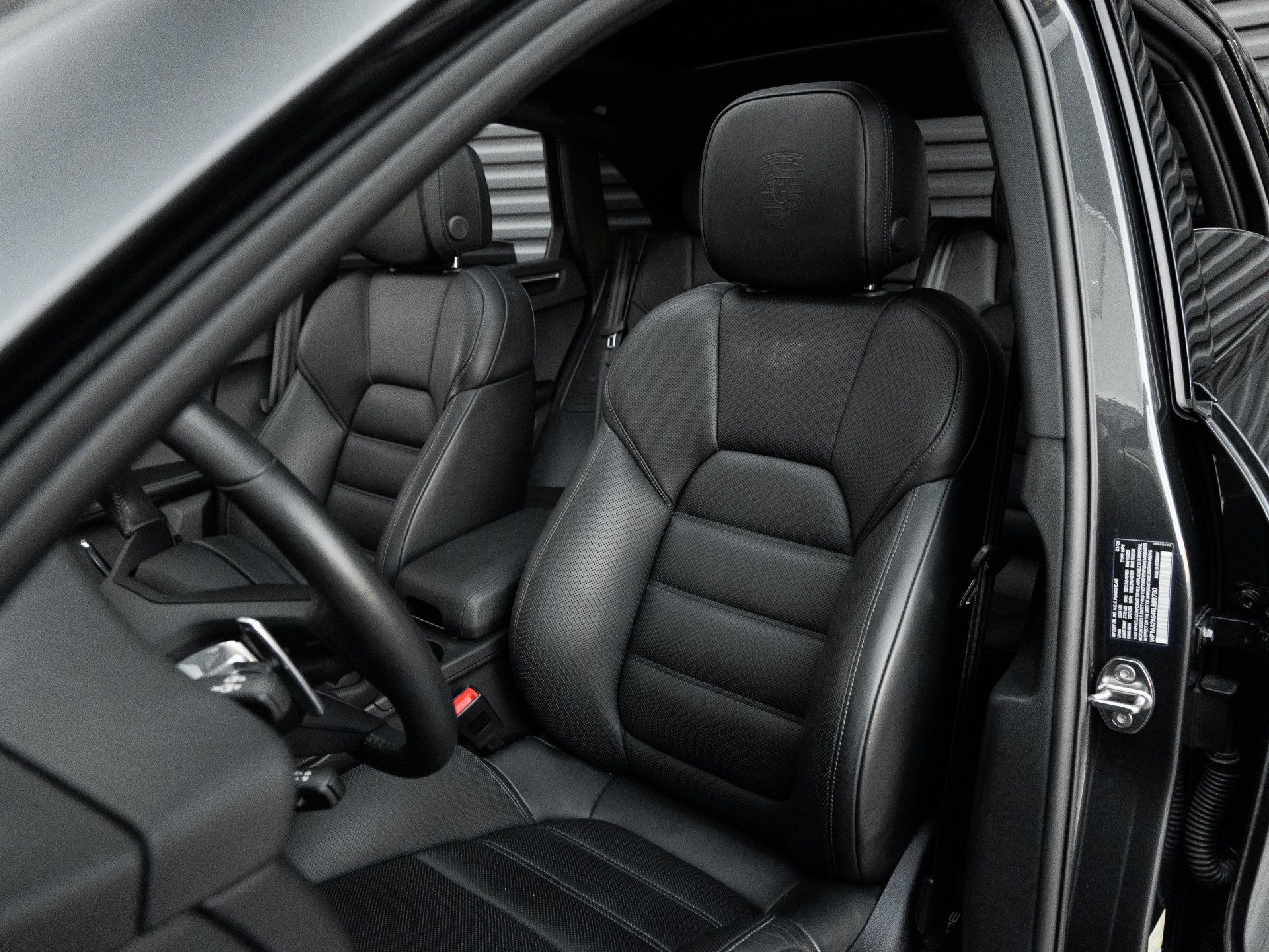 Certified 2026 Porsche Macan AWD/4WD image 5