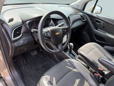 Used 2021 Chevrolet Trax LT FWD image 4