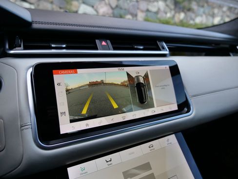 Used 2018 Land Rover Range Rover Velar R-Dynamic HSE image 19