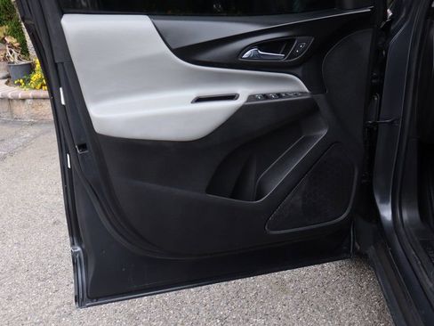 Used 2022 Chevrolet Equinox LT image 15