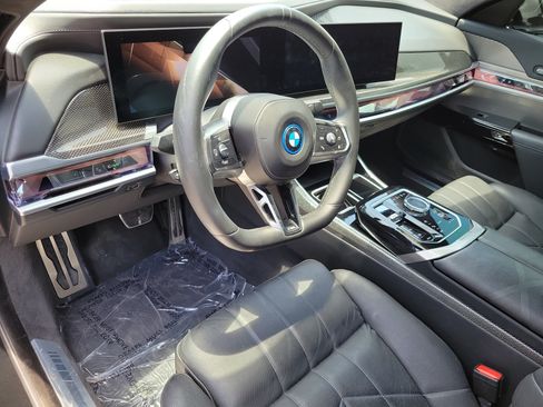 Certified 2023 BMW i7 xDrive60 AWD/4WD image 13