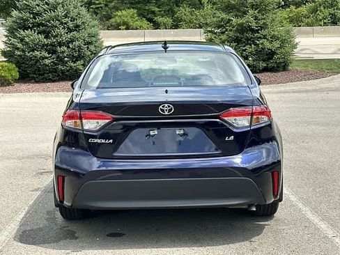 Used 2025 Toyota Corolla LE w/ LE Premium Package FWD image 4