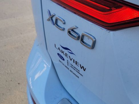 Used 2021 Volvo XC60 T5 Momentum w/ Advanced Package image 27