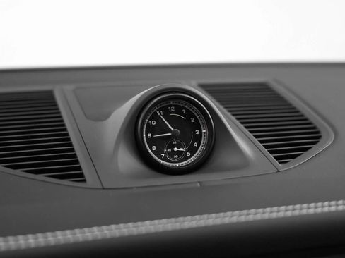 New 2025 Porsche Macan image 30