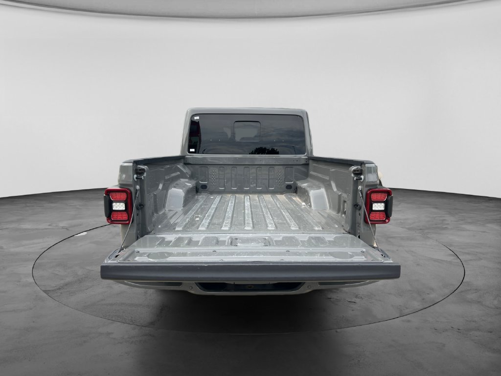 Used 2023 Jeep Gladiator Overland AWD/4WD image 40