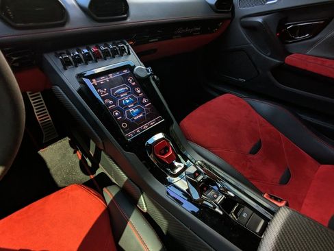 Used 2020 Lamborghini Huracan EVO image 19