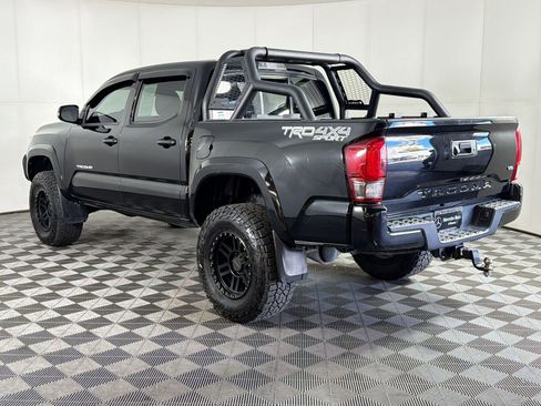Used 2016 Toyota Tacoma TRD Sport image 3