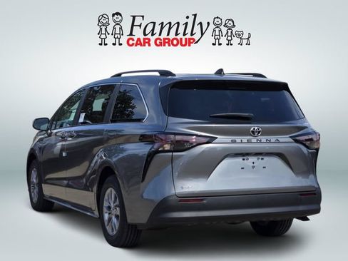 New 2026 Toyota Sienna LE FWD image 3