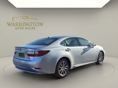 Used 2016 Lexus ES 300h image 25