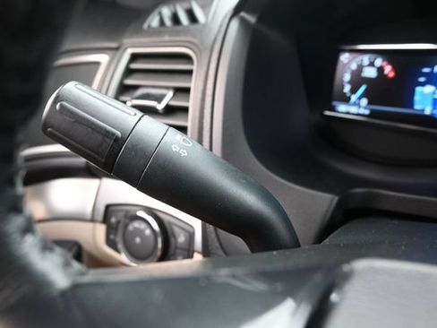 Used 2018 Ford Explorer XLT w/ Equipment Group 202A FWD image 18