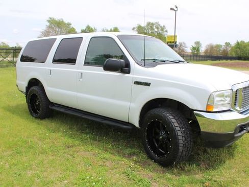 Used 2002 Ford Excursion XLT AWD/4WD image 4