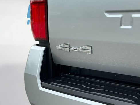 Certified 2026 Toyota Tacoma SR5 AWD/4WD image 20