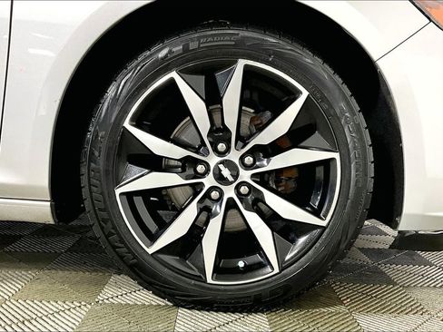 Used 2017 Chevrolet Malibu LT w/ Driver Confidence Package image 8