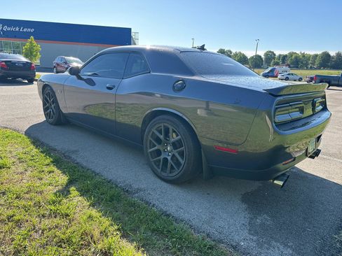 Used 2018 Dodge Challenger R/T w/ Driver Convenience Group RWD image 10