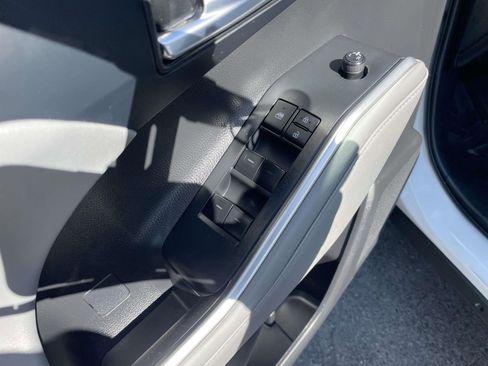 Used 2023 Toyota Highlander XLE image 22