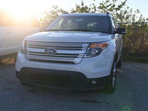 Used 2014 Ford Explorer XLT w/ Equipment Group 202A image 4