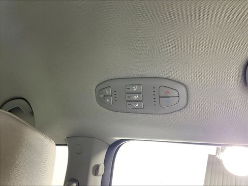 Used 2020 Kia Sedona L FWD image 38