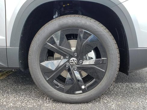 New 2026 Volkswagen Taos SE FWD image 12