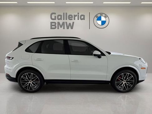 Used 2024 Porsche Cayenne image 6
