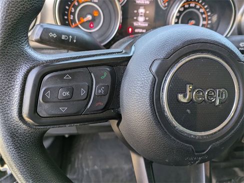 Used 2022 Jeep Gladiator Sport image 16