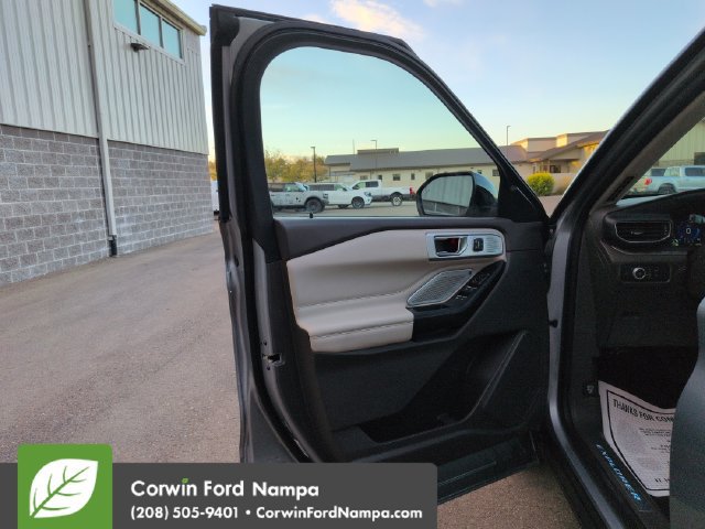 Used 2020 Ford Explorer Platinum w/ Premium Technology Package AWD/4WD image 10