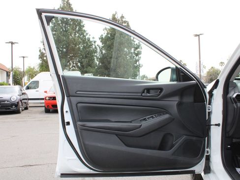 Used 2024 Nissan Altima 2.5 S FWD image 5
