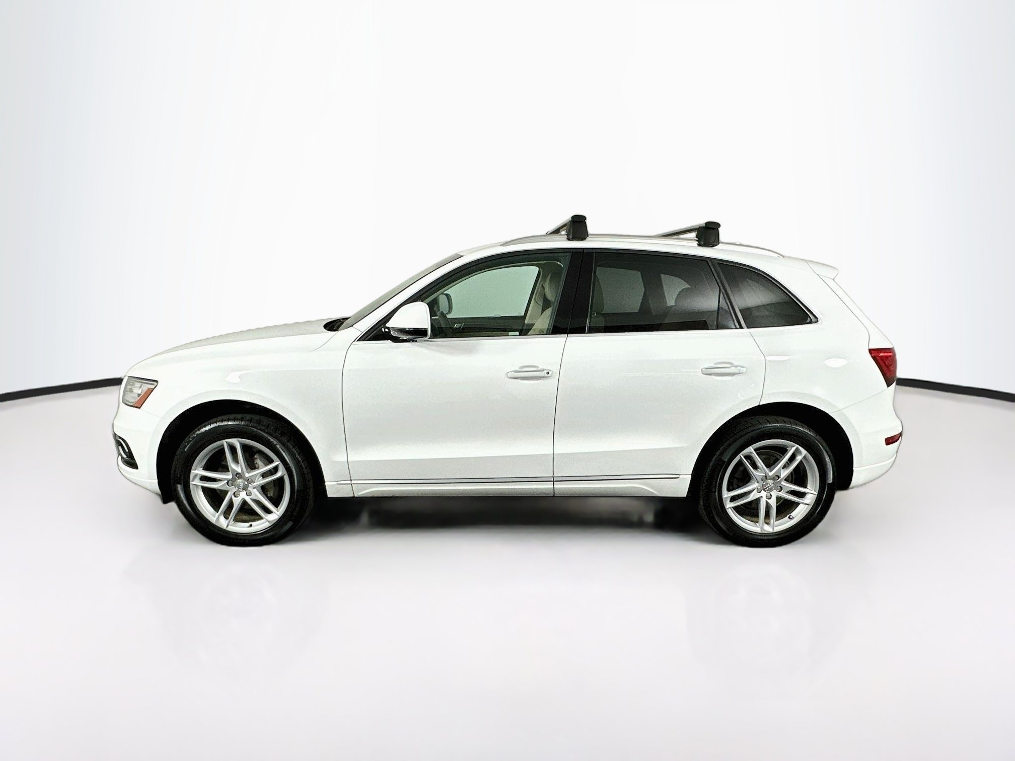 Used 2017 Audi Q5 2.0T Premium Plus w/ Technology Package AWD/4WD image 4