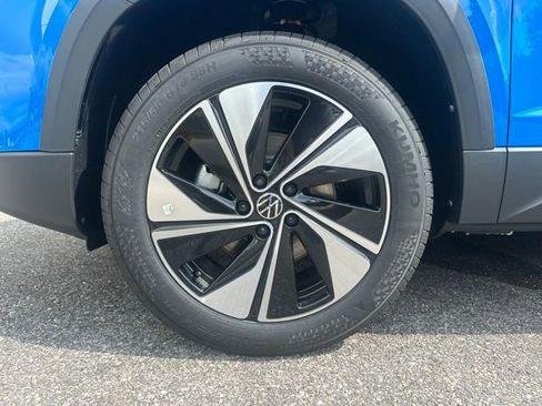 New 2025 Volkswagen Taos SE image 10