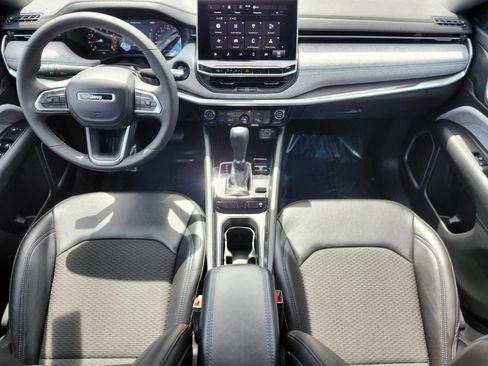Used 2023 Jeep Compass Latitude AWD/4WD image 10