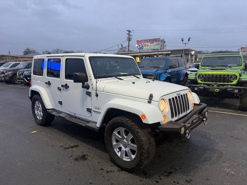 Used 2016 Jeep Wrangler Unlimited Sahara w/ Connectivity Group image 2