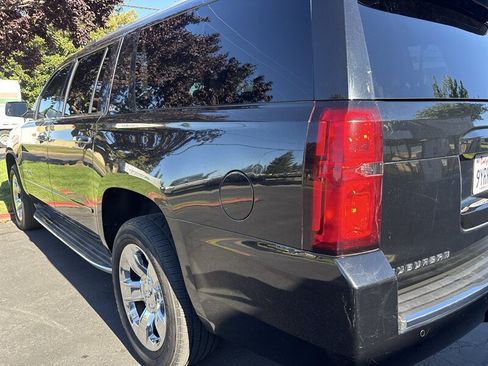 Used 2015 Chevrolet Suburban LTZ RWD image 8