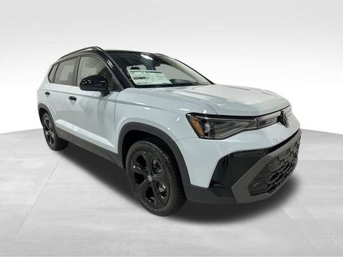 New 2026 Volkswagen Taos SE AWD/4WD image 2