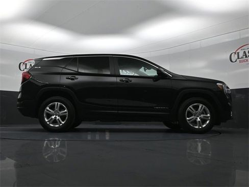 Used 2024 GMC Terrain SLE image 29