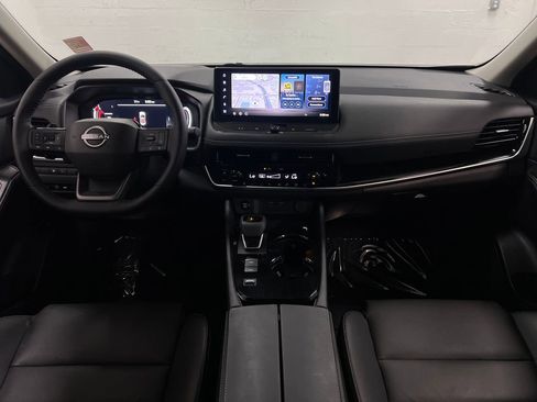 Used 2025 Nissan Rogue SL w/ SL Premium Package FWD image 14