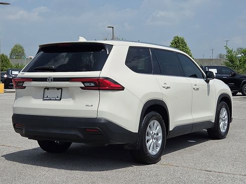 Used 2024 Toyota Grand Highlander XLE FWD image 5