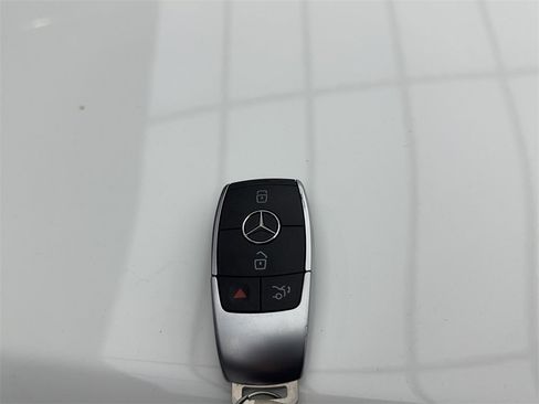 Used 2025 Mercedes-Benz GLB 250 w/ Exclusive Package image 58