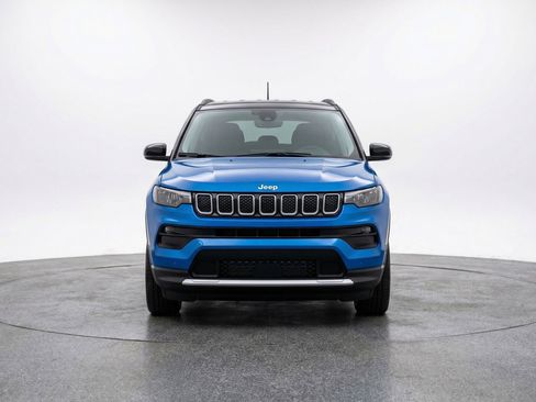 Used 2025 Jeep Compass Limited AWD/4WD image 2